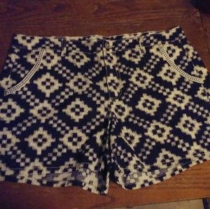Two Vince Camuto sz 32 14 Navy & White Shorts